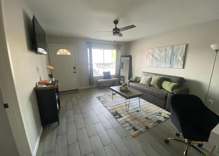 Paradise Valley Apartment *